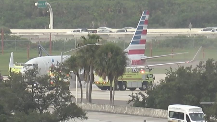 Pesawat United Airlines kehilangan roda pendaratan saat lepas landas dari Los Angeles, namun berhasil mendarat dengan selamat di Denver, tujuan yang direncanakan, tanpa ada korban luka. (Tangkapan Layar Video Reuters/STORYFUL)