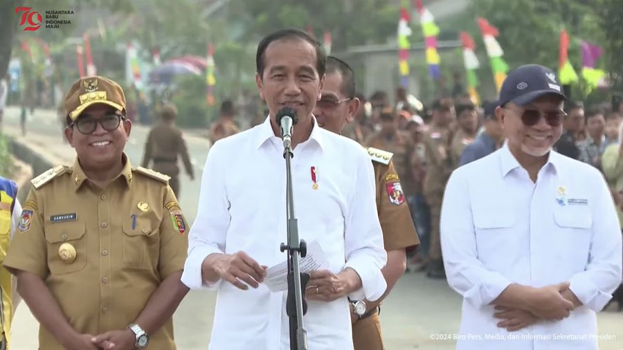 Presiden Jokowi Resmikan Inpres Jalan Daerah di Provinsi Lampung, Lampung Utara, Kamis (11/7/2024). (Tangkapan Layar Youtube Sekretariat Presiden)
