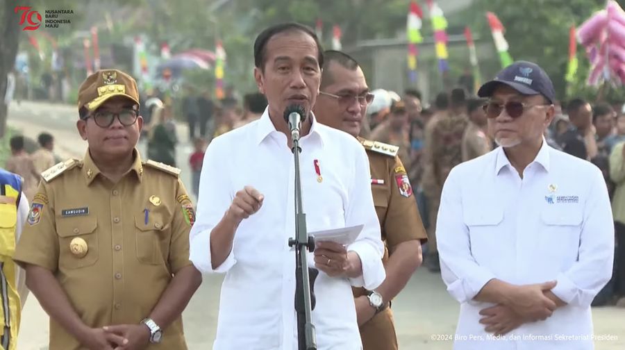 Presiden Jokowi Resmikan Inpres Jalan Daerah di Provinsi Lampung, Lampung Utara, Kamis (11/7/2024). (Tangkapan Layar Youtube Sekretariat Presiden)