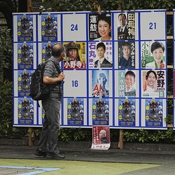 Geger Pilkada Tokyo, Cagub Pasang Poster Wanita Telanjang-Buat Video