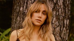 Suki Waterhouse Sakit Hernia Sampai Dirawat Gara-gara Pakai Celana Ini