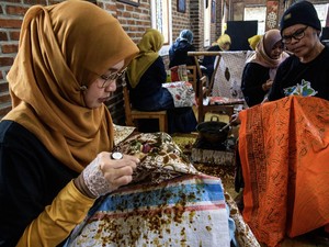 Motif-motif Batik Baru Tercipta di Kampung Batik Cigadung