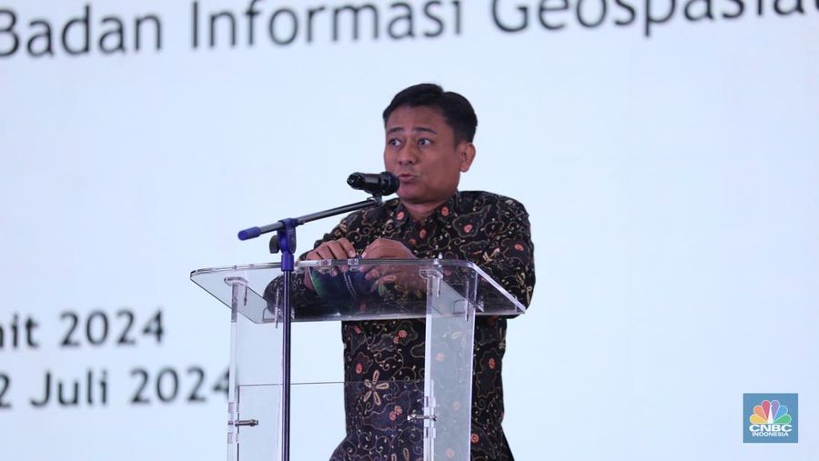 Pemaparan Pemanfaatan Kebijakan Satu Peta, oleh Muh Aris Marfai selaku Kepala BIG dalam acara ONE MAP POLICY SUMMIT 2024“Powering Spatial Thinking Development in The Era of Transition”Jumat, 12 Juli 2024 (Hari ke-2) di Jakarta, Jumat (12/7/2024). (CNBC Indonesia/Tri Susilo)