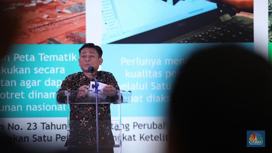 Pemaparan Pemanfaatan Kebijakan Satu Peta, oleh Muh Aris Marfai selaku Kepala BIG dalam acara ONE MAP POLICY SUMMIT 2024“Powering Spatial Thinking Development in The Era of Transition”Jumat, 12 Juli 2024 (Hari ke-2) di Jakarta, Jumat (12/7/2024). (CNBC Indonesia/Tri Susilo)