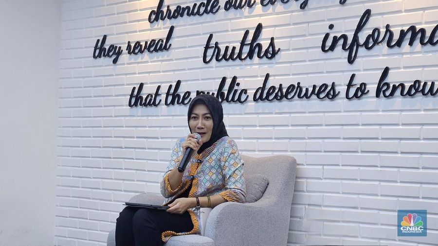 Plt Direktur Layanan Telekomunikasi dan Informasi Badan Usaha Bakti Yulis Widyo Marfiah saat acara Ngopi Bareng di Kantor Kementerian Kominfo, Jumat (12/7/2024). (CNBC Indonesia/Intan)
