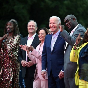5 Momen Awkward Biden, Tak Cuma Zelensky Jadi Putin-Kamala Jadi Trump