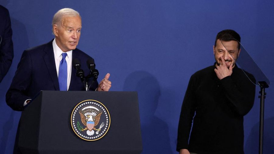 Presiden Amerika Serikat (AS) Joe Biden berbicara pada upacara penutupan peringatan 75 tahun NATO di Washington DC, AS, Kamis (11/7/2024). (REUTERS/Yves Herman)