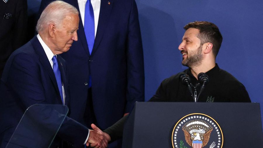 Presiden Amerika Serikat (AS) Joe Biden berbicara pada upacara penutupan peringatan 75 tahun NATO di Washington DC, AS, Kamis (11/7/2024). (Stefan Rousseau/Pool via REUTERS)
