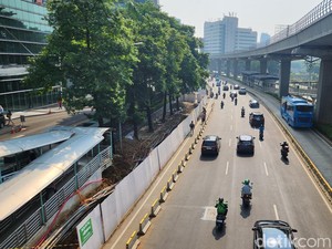 Proyek Galian di Kuningan Jaksel Masih Berlangsung, Lalin Pagi Ini Lancar