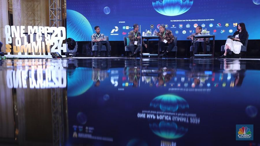 Suasana One MAP Talk Show dalam acara ONE MAP POLICY SUMMIT 2024“Powering Spatial Thinking Development in The Era of Transition”Jumat, 12 Juli 2024 (Hari ke-2) di Jakarta, Jumat (12/7/2024). (CNBC Indonesia/Tri Susilo)