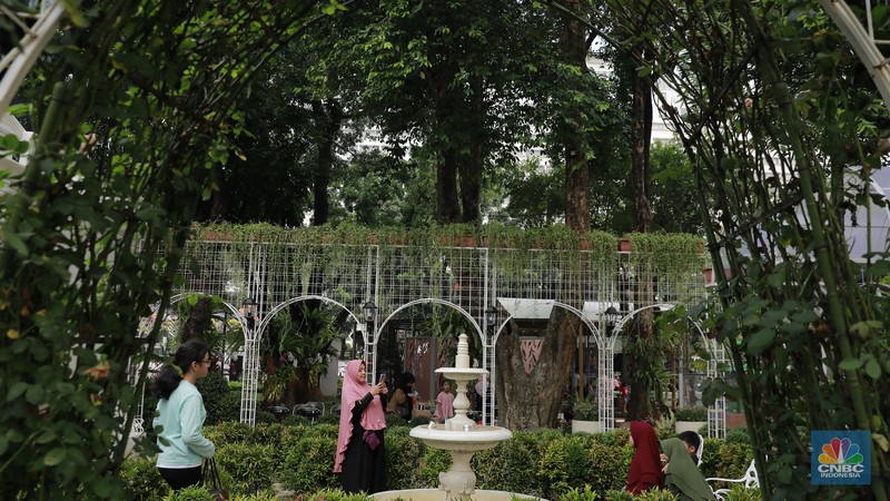 Suasana saat berlangsunya Pameran Flona 2024 di Lapangan Banteng, Jakarta, Jumat (12/7/2024). (CNBC Indonesia/Muhammad Sabki) Suasana saat berlangsunya Pameran Flona 2024 di Lapangan Banteng, Jakarta, Jumat (12/7/2024). (CNBC Indonesia/Muhammad Sabki)