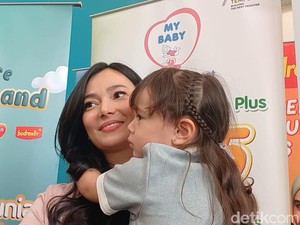 Batasi Penggunaan Gadget pada Anak Asmirandah Malah Kena Tegur