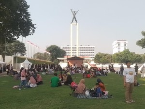 Berakhir Pekan di Lapangan Banteng: Hati Senang-Perut Kenyang