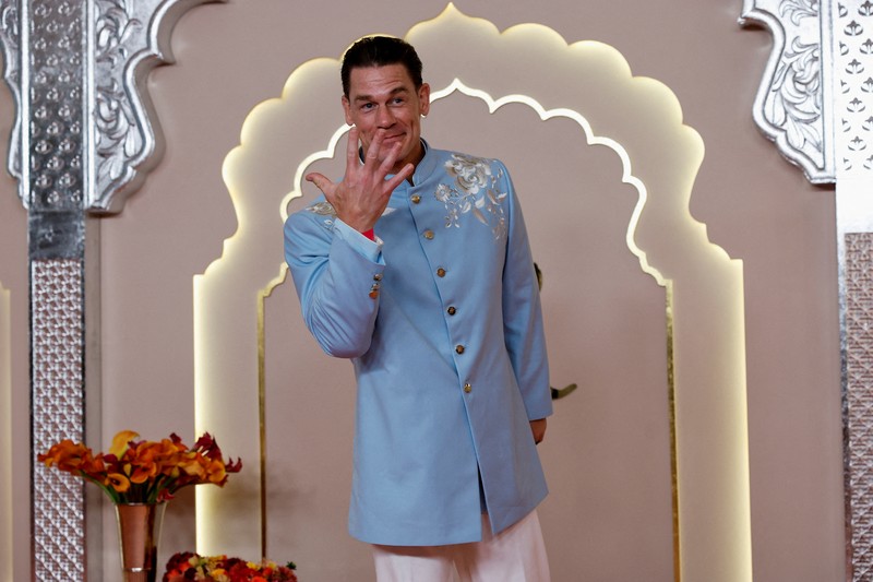 John Cena berpose di karpet merah pada hari pernikahan Anant Ambani dan Radhika Merchant di Mumbai, India, 12 Juli 2024. (REUTERS/Francis Mascarenhas)