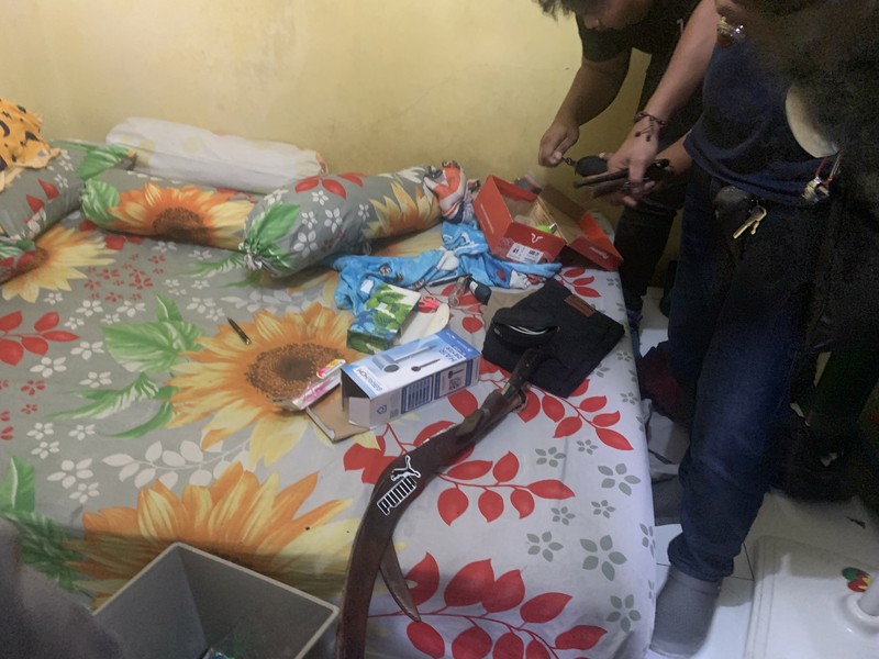 Polisi menggerebek lapak narkoba di Kampung Bahari, Jakarta Utara, Sabtu (13/7/2024) pagi. Polisi menggerebek lapak narkoba di Kampung Bahari, Jakarta Utara, Sabtu (13/7/2024) pagi. (Dok. Detikcom/Mulia Budi)