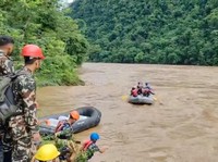 Ngeri! 2 Bus 'Digulung' Longsor Sampai Terjun ke Sungai, 62 Hilang