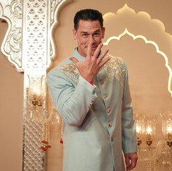 Gaya Tony Blaire-John Cena Hadir di Pernikahan Anak Crazy Rich India