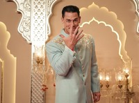 Gaya Tony Blaire-John Cena Hadir di Pernikahan Anak Crazy Rich India