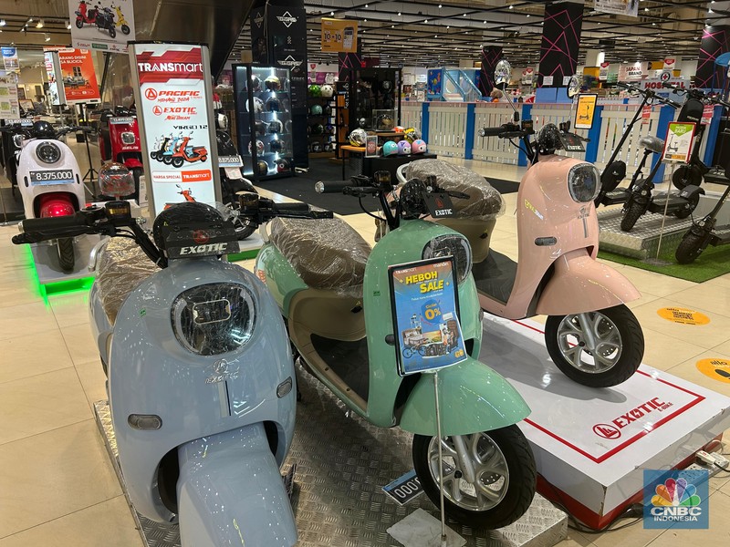 Motor Listrik Rp 5 Jutaan di Transmart. (CNBC Indonesia/Elga)