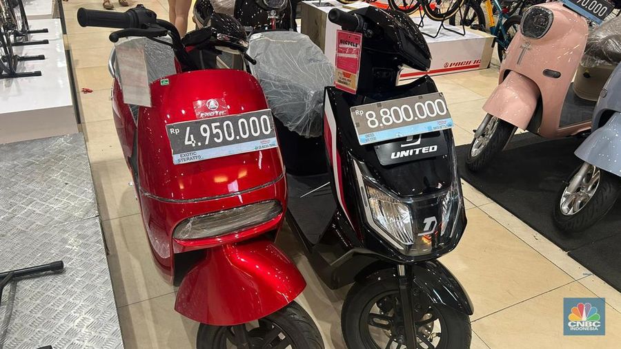 Motor Listrik Rp 5 Jutaan di Transmart. (CNBC Indonesia/Elga)