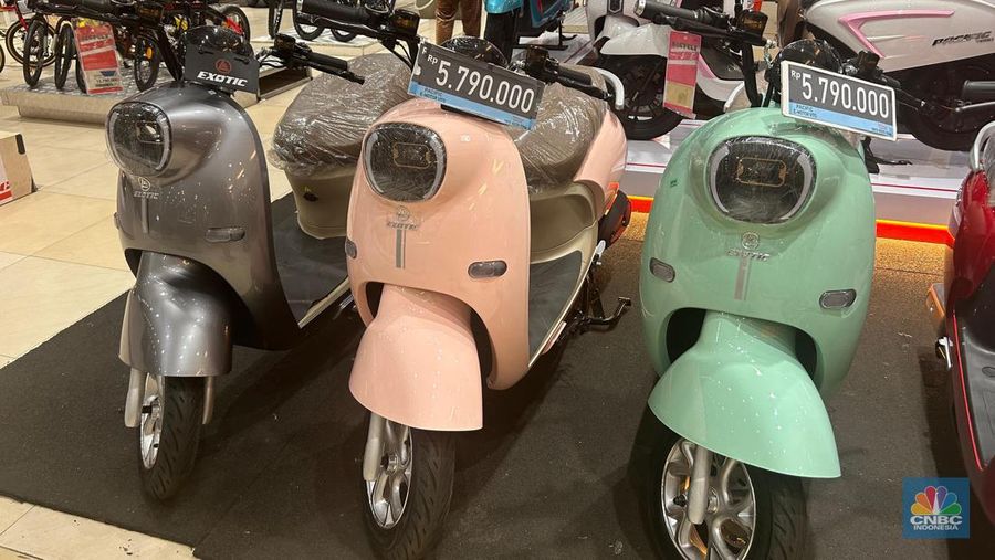 Motor Listrik Rp 5 Jutaan di Transmart. (վ/Elga)