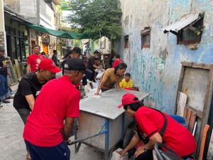Guyub Kompak, PDIP Ajak Warga Surabaya Kerja Bakti Resik-resik Kampung