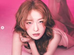 Video: Gaya SEULGI Red Velvet di Pengumuman Comeback Accidentally On Purpose
