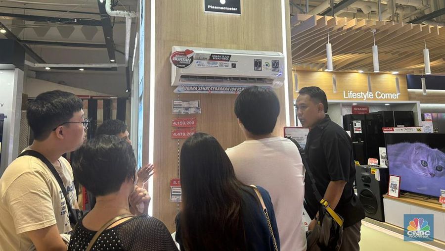 Transmart Cempaka Putih, Minggu (14/7/2024). (CNBC Indonesia/Elga)
