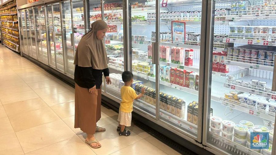Transmart Full Day Sale di Transmart Cempaka Putih, Jakarta, Minggu, 14/7. (CNBC Indonesia/Elga)