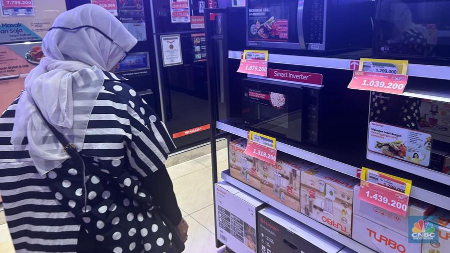 Transmart Full Day Sale di Transmart Cempaka Putih, Jakarta, Minggu, 14/7. (CNBC Indonesia/Elga)