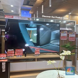 Pengunjung Ini Full Senyum Beli TV LED di Transmart Didiskon Rp 5 Juta