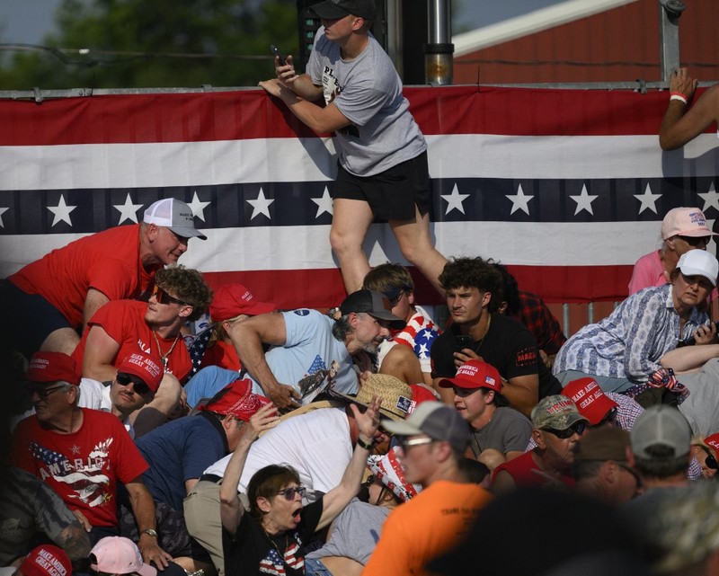 USA-ELECTION/TRUMP People gather for a campaign rally of Republican presidential candidate and former U.S. President Donald Trump at the Butler Farm Show in Butler, Pennsylvania, U.S., July 13, 2024. REUTERS/Brendan McDermid