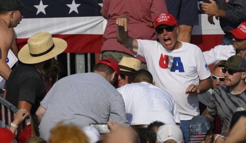US-POLITICS-VOTE Republican candidate Donald Trump is seen with blood on his face surrounded by secret service agents as he is taken off the stage at a campaign event at Butler Farm Show Inc. in Butler, Pennsylvania, July 13, 2024. Republican candidate Donald Trump was evacuated from the stage at today's rally after what sounded like shots rang out at the event in Pennsylvania, according to AFP.
The former US president was seen with blood on his right ear as he was surrounded by security agents, who hustled him off the stage as he pumped his first to the crowd.
Trump was bundled into an SUV and driven away. (Photo by Rebecca DROKE / AFP)