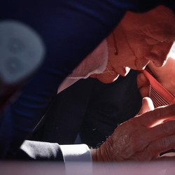 Usai Ditembak, Donald Trump Posting Ini di Media Sosial