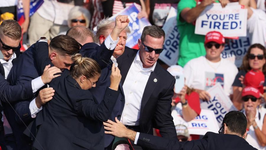 Republican presidential candidate and former U.S. President Donald Trump gestures with a bloodied ear as multiple shots rang out during a campaign rally at the Butler Farm Show in Butler, Pennsylvania, U.S., July 13, 2024. REUTERS/Brendan McDermid