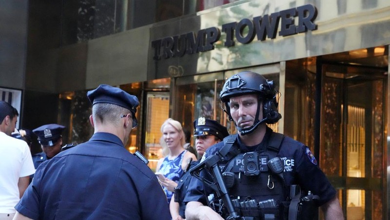 A member of security forces stands guard outside Trump Tower after Trump was injured when shots were fired during a campaign rally held in Butler, in New York, U.S., July 13, 2024.  REUTERS/David Dee Delgado
