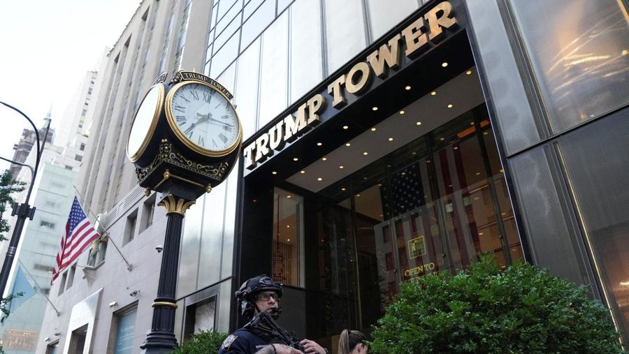A member of security forces stands guard outside Trump Tower after Trump was injured when shots were fired during a campaign rally held in Butler, in New York, U.S., July 13, 2024.  REUTERS/David Dee Delgado