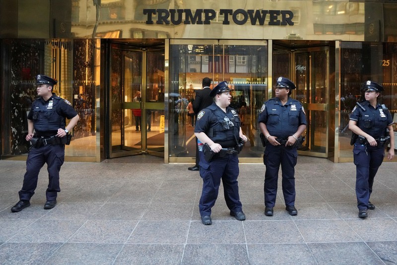 USA-ELECTION/TRUMP A member of security forces stands guard outside Trump Tower after Trump was injured when shots were fired during a campaign rally held in Butler, in New York, U.S., July 13, 2024. REUTERS/David Dee Delgado