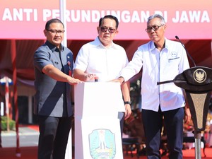 Pj Gubernur Deklarasi Anti-Perundungan Bareng 356.644 Siswa SMA se-Jatim