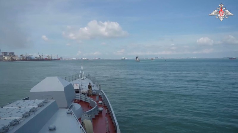 Angkatan Laut China dan Rusia pada hari Minggu (14/7) memulai latihan bersama di sebuah pelabuhan militer di selatan China. (Russian Defense Ministry Press Service via AP) Angkatan Laut China dan Rusia pada hari Minggu (14/7) memulai latihan bersama di sebuah pelabuhan militer di selatan China. (Russian Defense Ministry Press Service via AP)