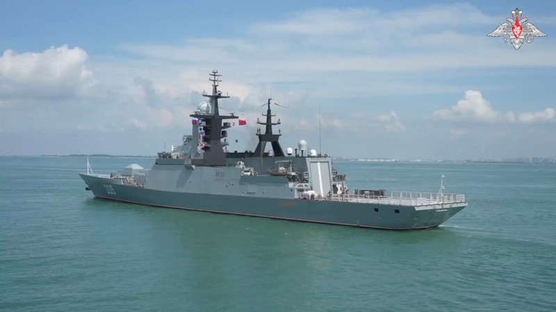 Angkatan Laut China dan Rusia pada hari Minggu (14/7) memulai latihan bersama di sebuah pelabuhan militer di selatan China. (Russian Defense Ministry Press Service via AP)