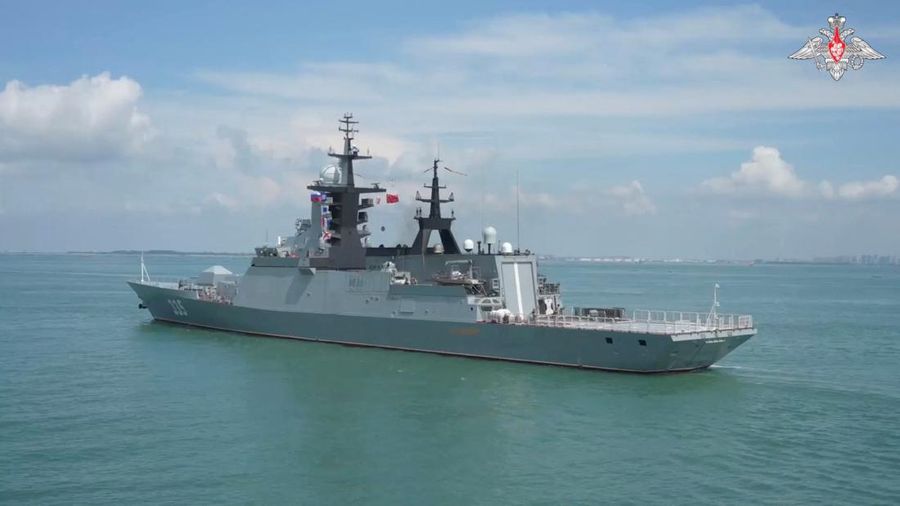 Angkatan Laut China dan Rusia pada hari Minggu (14/7) memulai latihan bersama di sebuah pelabuhan militer di selatan China. (Russian Defense Ministry Press Service via AP)