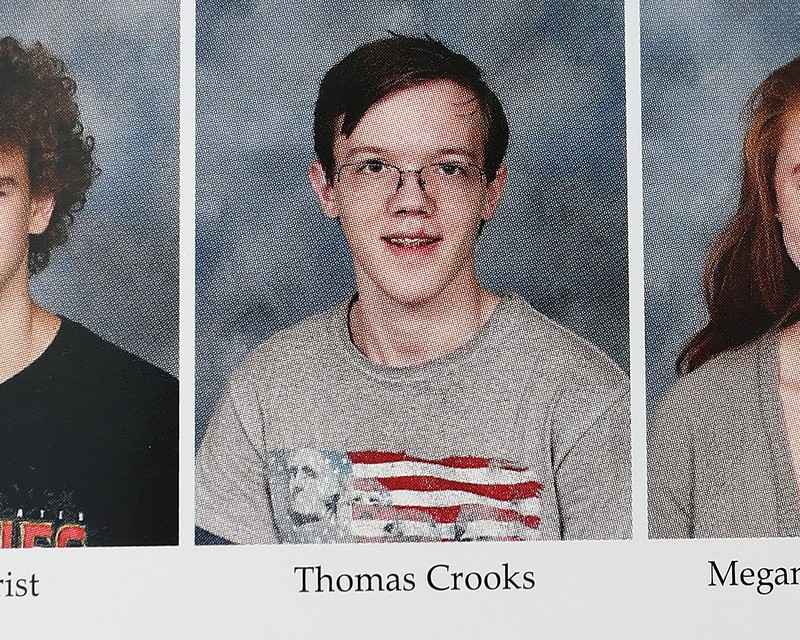Pemandangan dari udara menunjukkan kendaraan anggota penegak hukum yang bekerja di rumah Thomas Matthew Crooks yang berusia 20 tahun, yang disebut oleh FBI sebagai Pemandangan dari udara menunjukkan kendaraan anggota penegak hukum yang bekerja di rumah Thomas Matthew Crooks yang berusia 20 tahun, yang disebut oleh FBI sebagai
