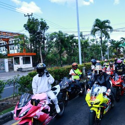 2 Pembalap Pertamina Enduro VR46 Racing Team Parade di Bali