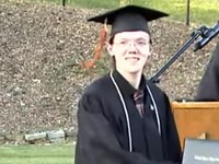 YouTuber Kaget, Tak Terima Kaosnya Dipakai Penembak Donald Trump
