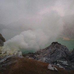 Gunung Ijen Waspada! Gas Beracun Mengancam