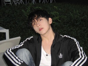 YouTuber Heo Seong Beom Mampir ke Indonesia dan Jajal Masakan Padang