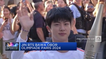 Video: Jin BTS Bawa Obor Olimpiade Paris 2024