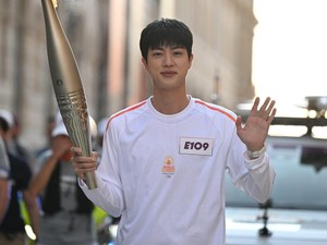 Pesona Jin BTS Jadi Pembawa Obor Olimpiade Paris 2024, Wakili Korea Selatan
