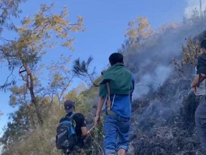 Kebakaran Bukit Gedong Sembalun Dipicu Kompor Pendaki Meledak